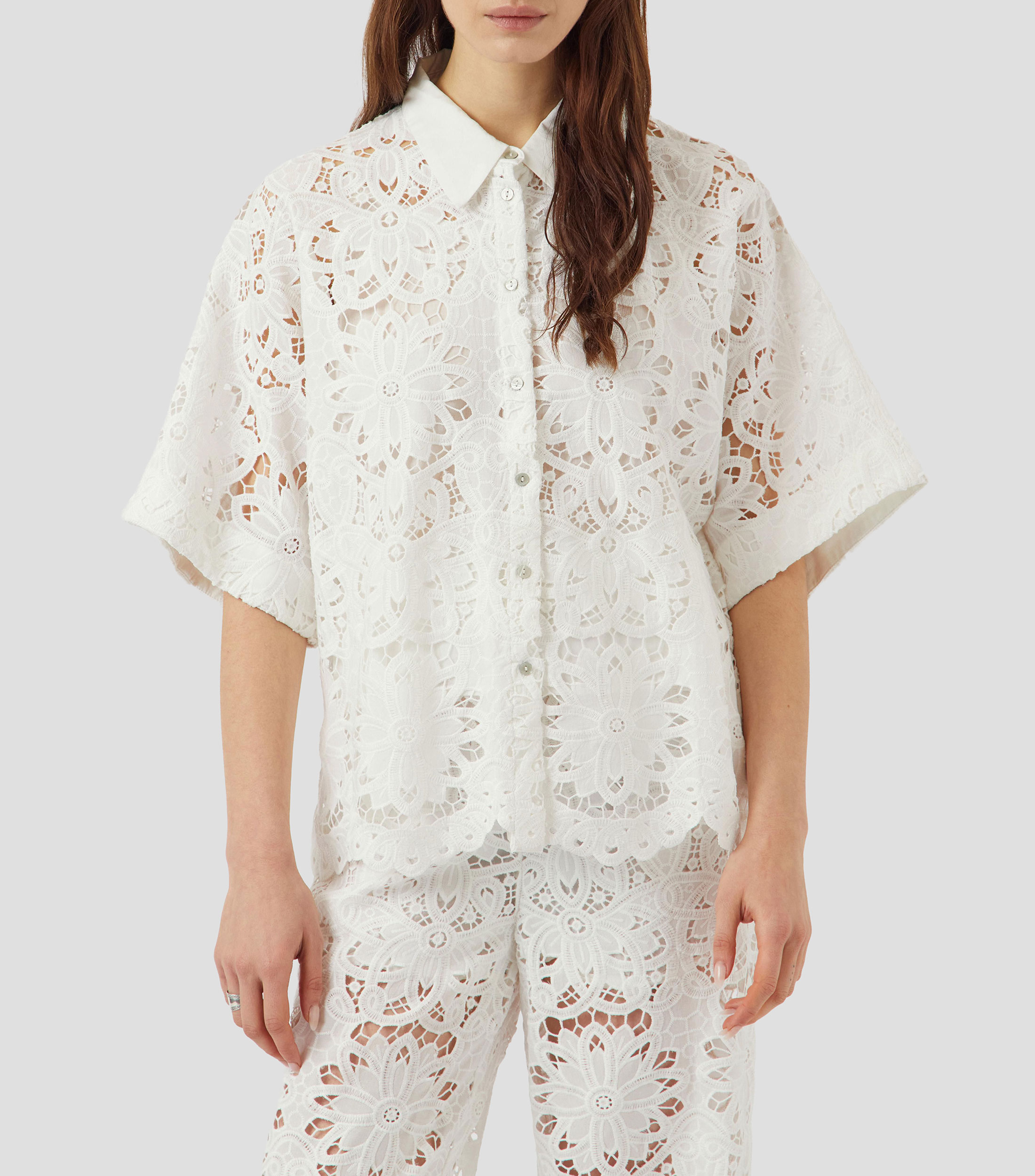 Camisa con encaje calado floral Mujer